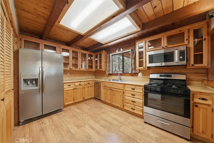 355 Dixie Lee, Sugarloaf, California 92386