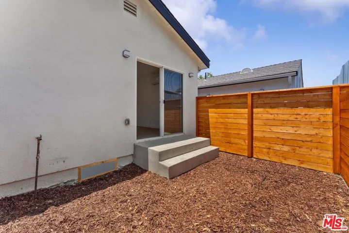 19433 Valerio Street 2, Reseda, California 91335