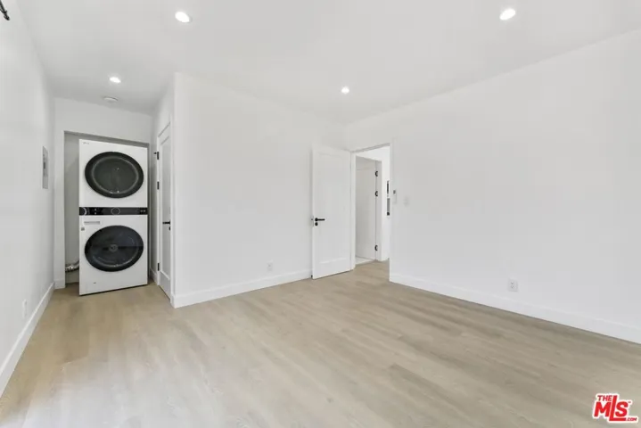 19433 Valerio Street 2, Reseda, California 91335