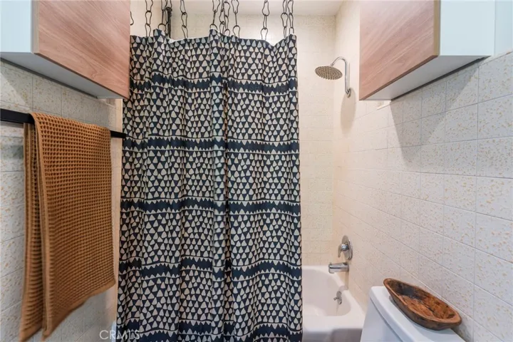 9861 Easton Drive, Los Angeles, California 90210