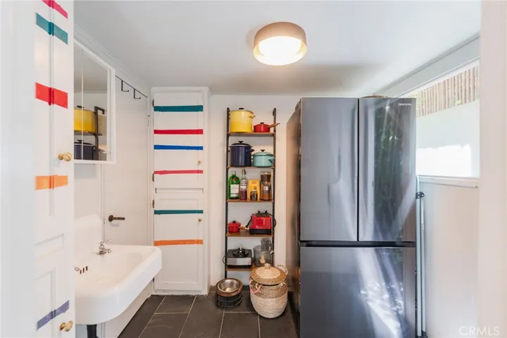 9861 Easton Drive, Los Angeles, California 90210