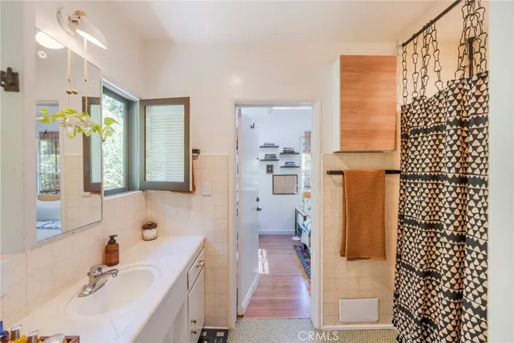 9861 Easton Drive, Los Angeles, California 90210