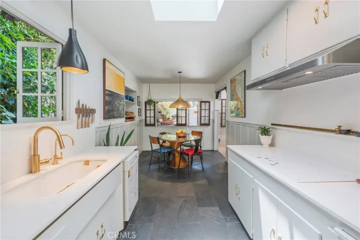 9861 Easton Drive, Los Angeles, California 90210