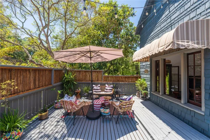 Whether enjoying your morning coffee or hosting friends at sunset, outdoor spaces invite you to slow down and connect with the beauty of Benedict Canyon.
