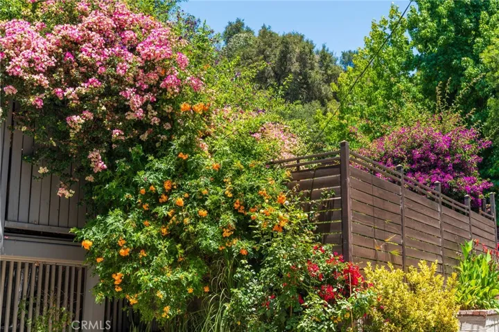 9861 Easton Drive, Los Angeles, California 90210