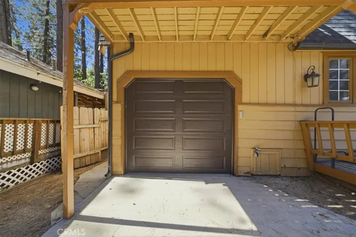 Oversized 1 car garage