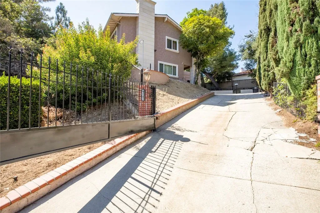 1523 Colina Drive, Glendale, California 91208 — photo 4