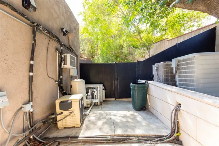 1523 Colina Drive, Glendale, California 91208