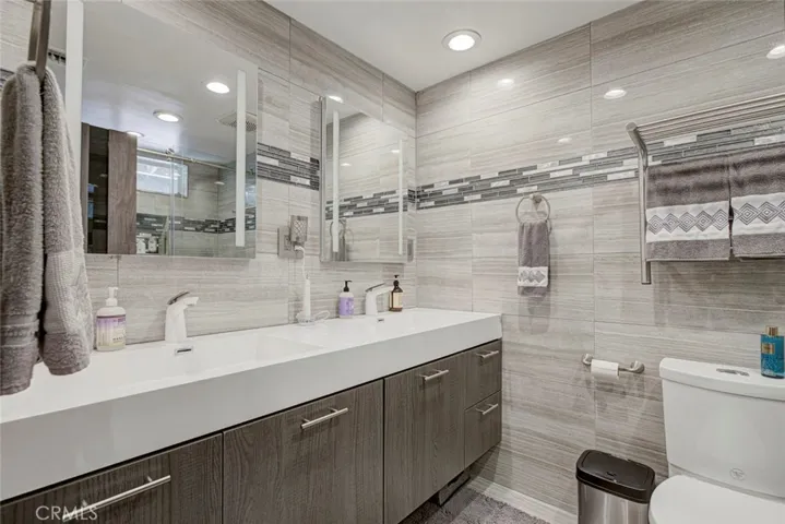 1523 Colina Drive, Glendale, California 91208