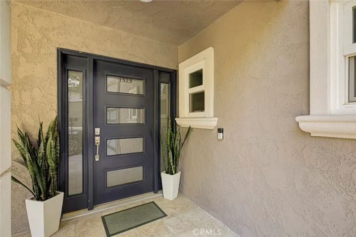1523 Colina Drive, Glendale, California 91208