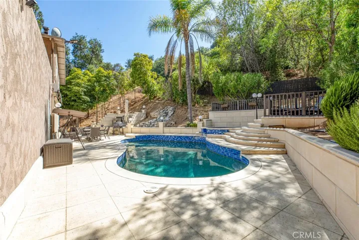 1523 Colina Drive, Glendale, California 91208