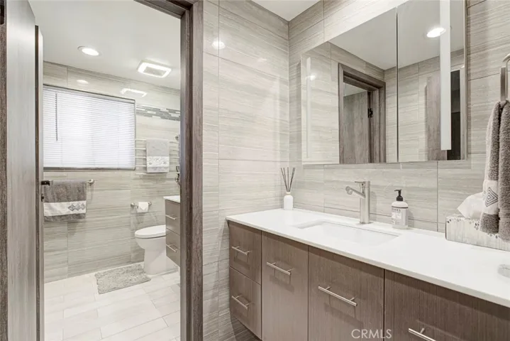 1523 Colina Drive, Glendale, California 91208