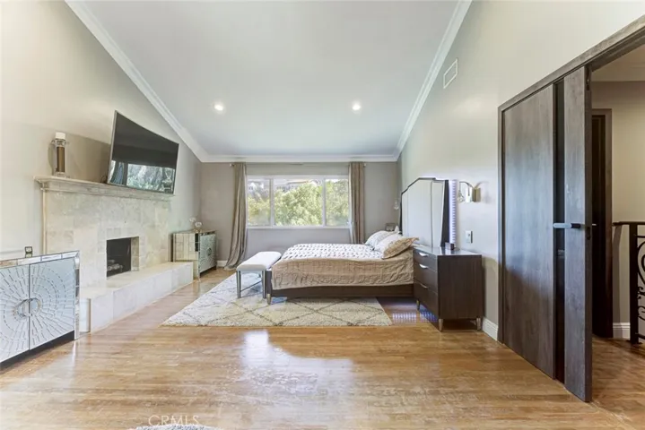 1523 Colina Drive, Glendale, California 91208