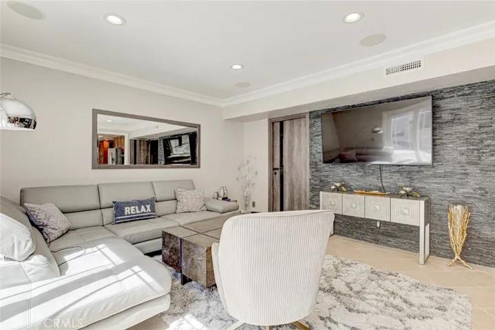 1523 Colina Drive, Glendale, California 91208
