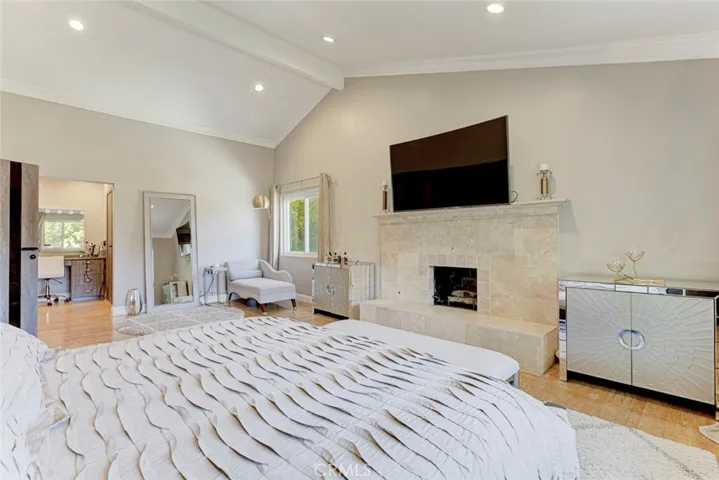 1523 Colina Drive, Glendale, California 91208