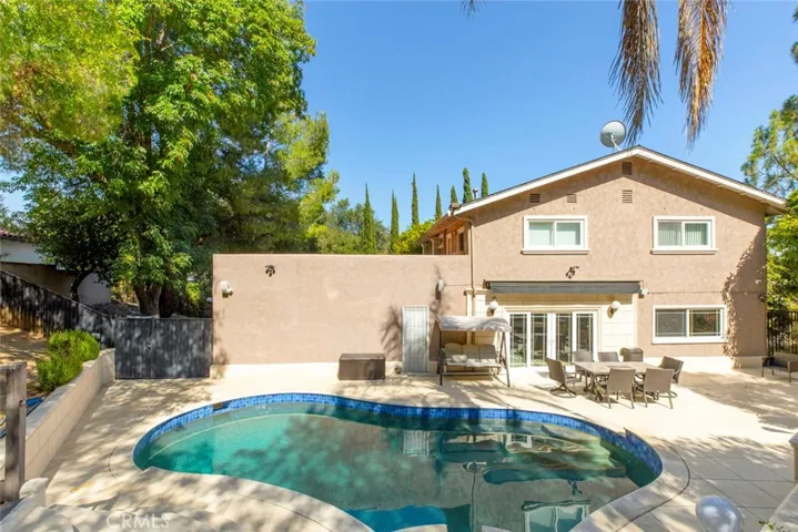 1523 Colina Drive, Glendale, California 91208