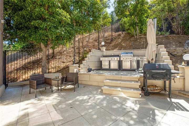 1523 Colina Drive, Glendale, California 91208