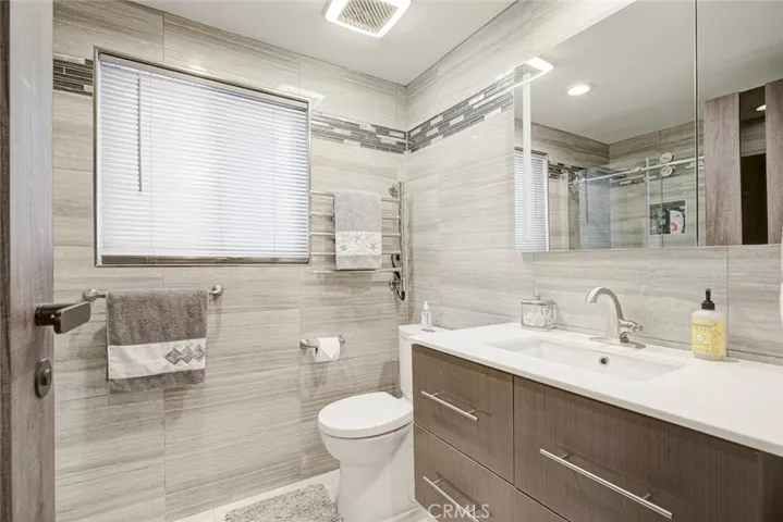1523 Colina Drive, Glendale, California 91208