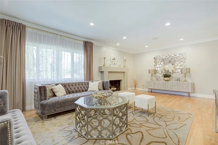 1523 Colina Drive, Glendale, California 91208