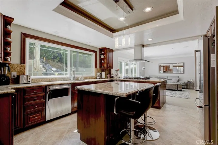 1523 Colina Drive, Glendale, California 91208
