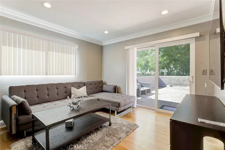 1523 Colina Drive, Glendale, California 91208