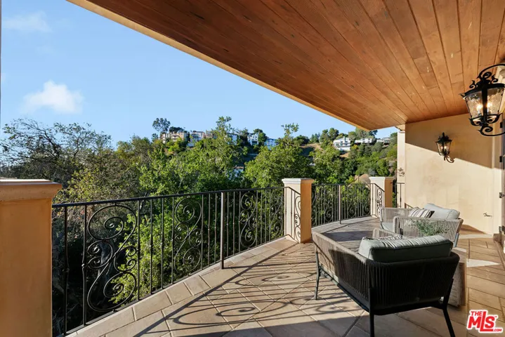 3911 Oeste Avenue, Studio City, California 91604