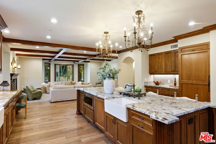 3911 Oeste Avenue, Studio City, California 91604