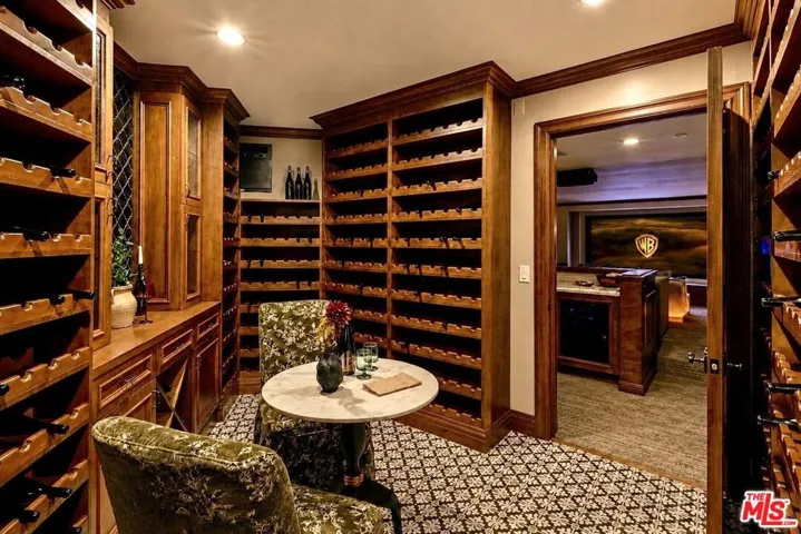 3911 Oeste Avenue, Studio City, California 91604