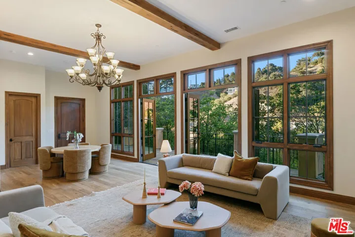3911 Oeste Avenue, Studio City, California 91604