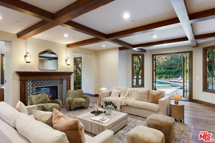3911 Oeste Avenue, Studio City, California 91604