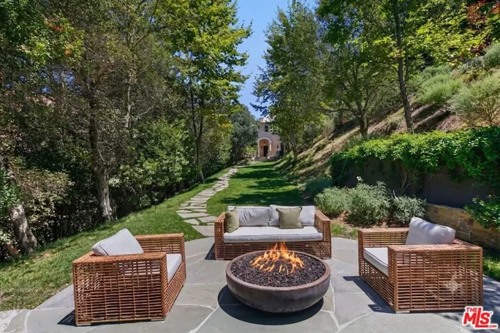 3911 Oeste Avenue, Studio City, California 91604
