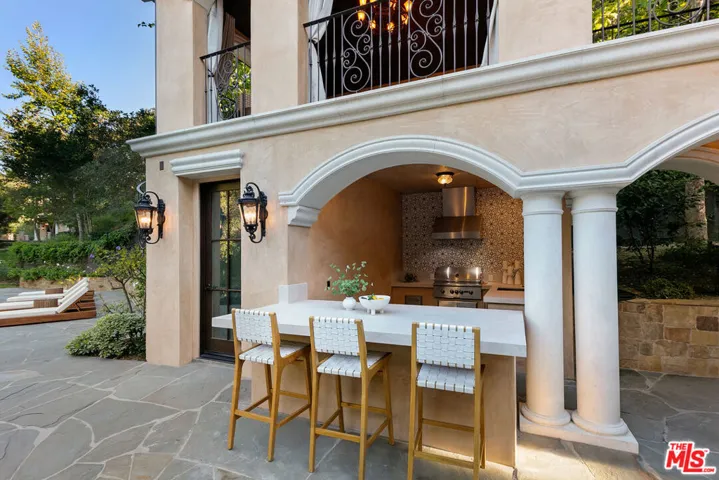 3911 Oeste Avenue, Studio City, California 91604