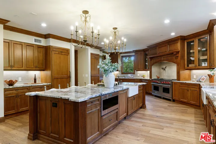3911 Oeste Avenue, Studio City, California 91604
