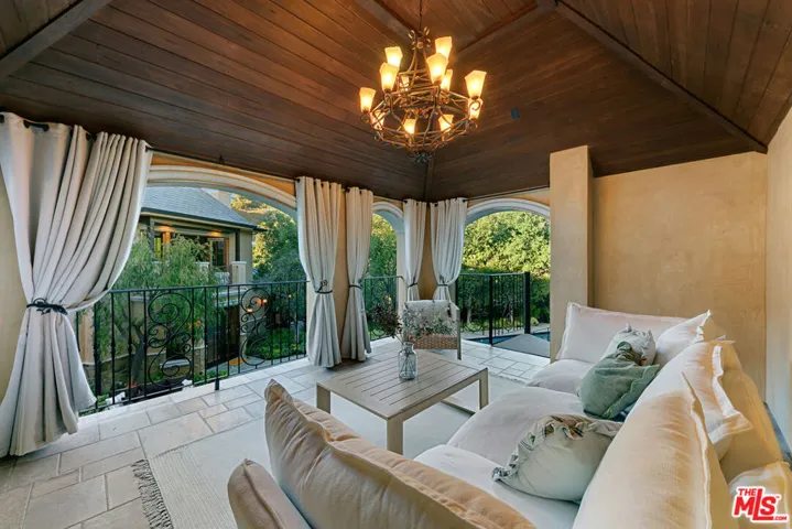 3911 Oeste Avenue, Studio City, California 91604