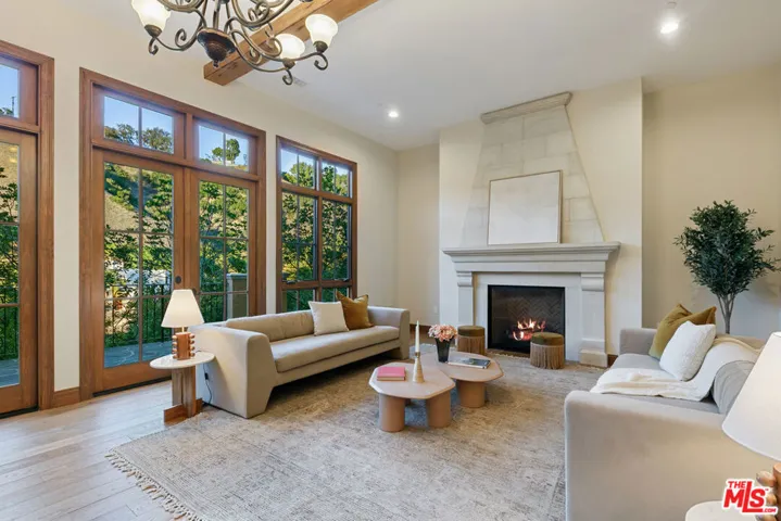 3911 Oeste Avenue, Studio City, California 91604