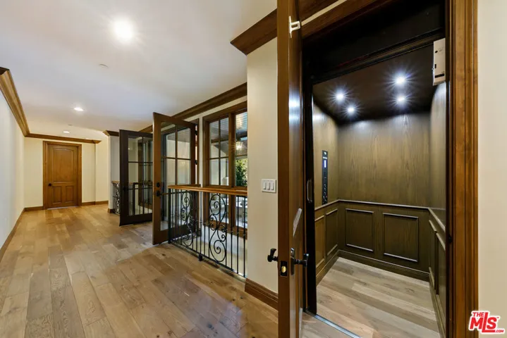 3911 Oeste Avenue, Studio City, California 91604
