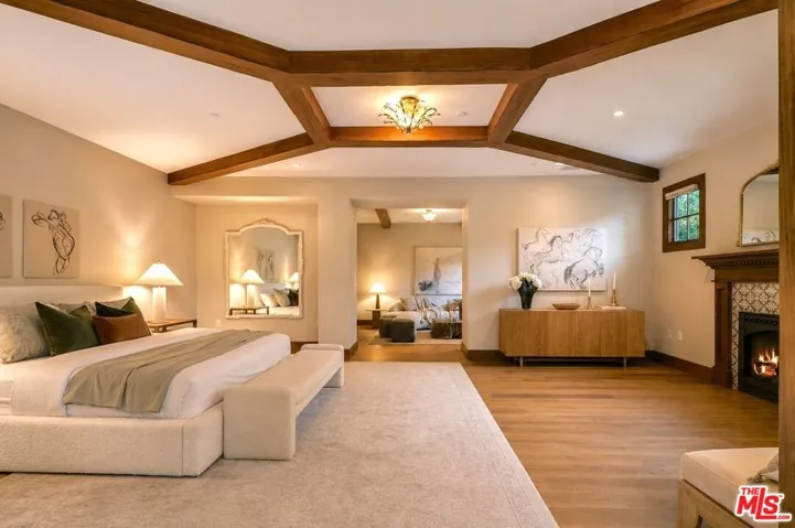 3911 Oeste Avenue, Studio City, California 91604