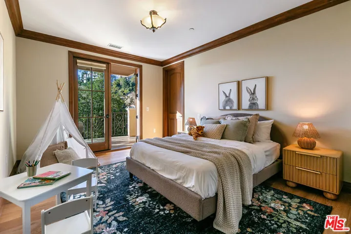 3911 Oeste Avenue, Studio City, California 91604