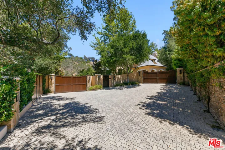 3911 Oeste Avenue, Studio City, California 91604