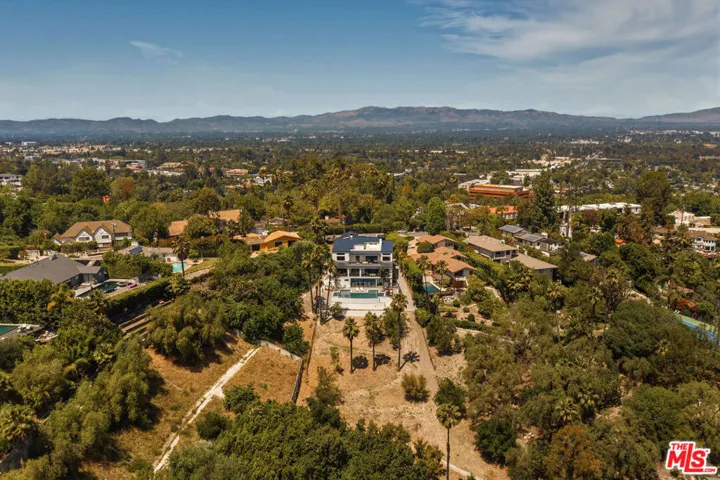 16838 Oak View Drive, Encino, California 91436