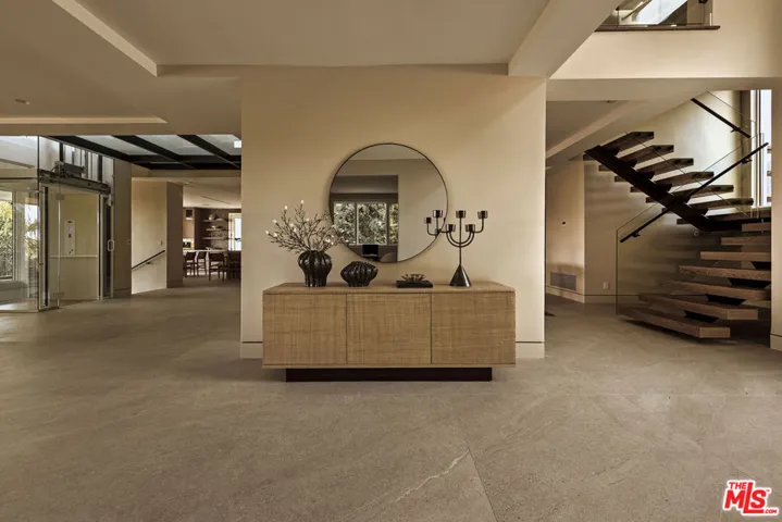 16838 Oak View Drive, Encino, California 91436