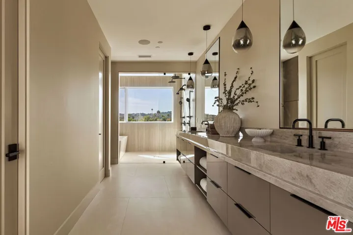 16838 Oak View Drive, Encino, California 91436
