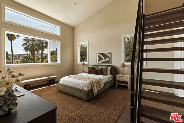 16838 Oak View Drive, Encino, California 91436