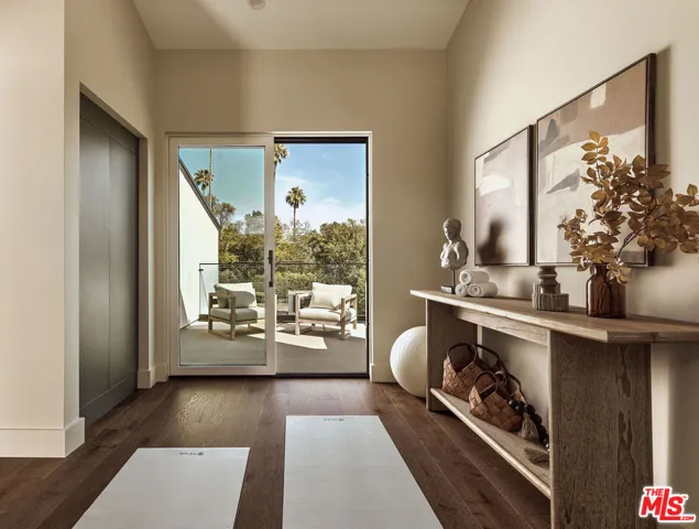 16838 Oak View Drive, Encino, California 91436