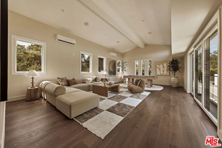 16838 Oak View Drive, Encino, California 91436