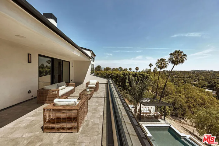 16838 Oak View Drive, Encino, California 91436
