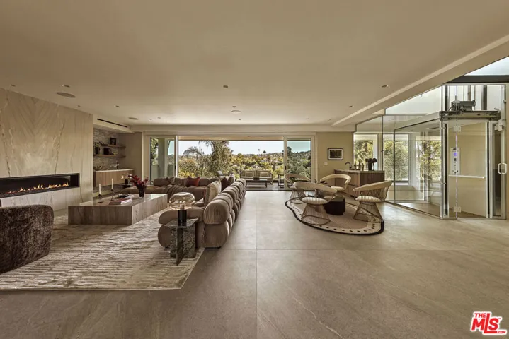 16838 Oak View Drive, Encino, California 91436