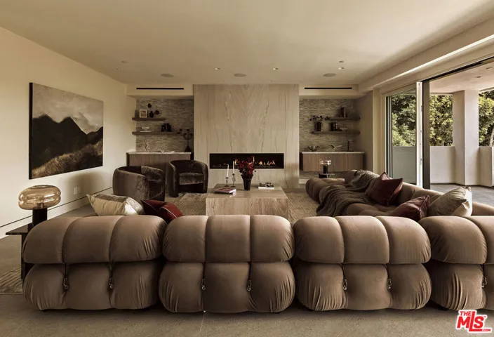 16838 Oak View Drive, Encino, California 91436