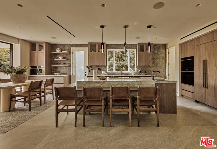 16838 Oak View Drive, Encino, California 91436