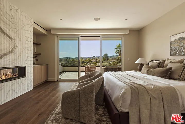 16838 Oak View Drive, Encino, California 91436